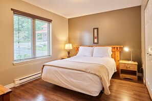 熨斗/熨衣 板、免費無線上網、床單