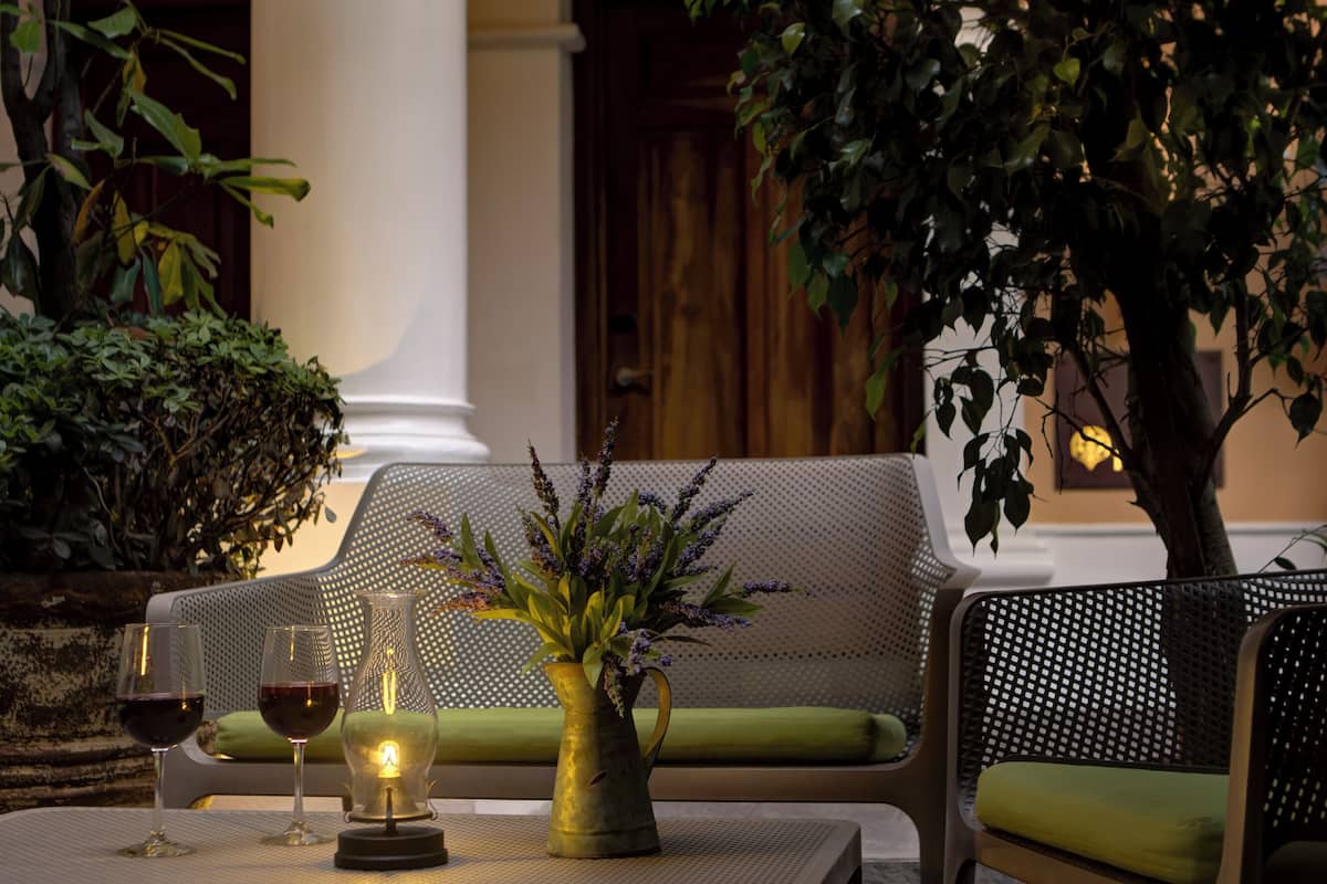 breakfast and dinner served