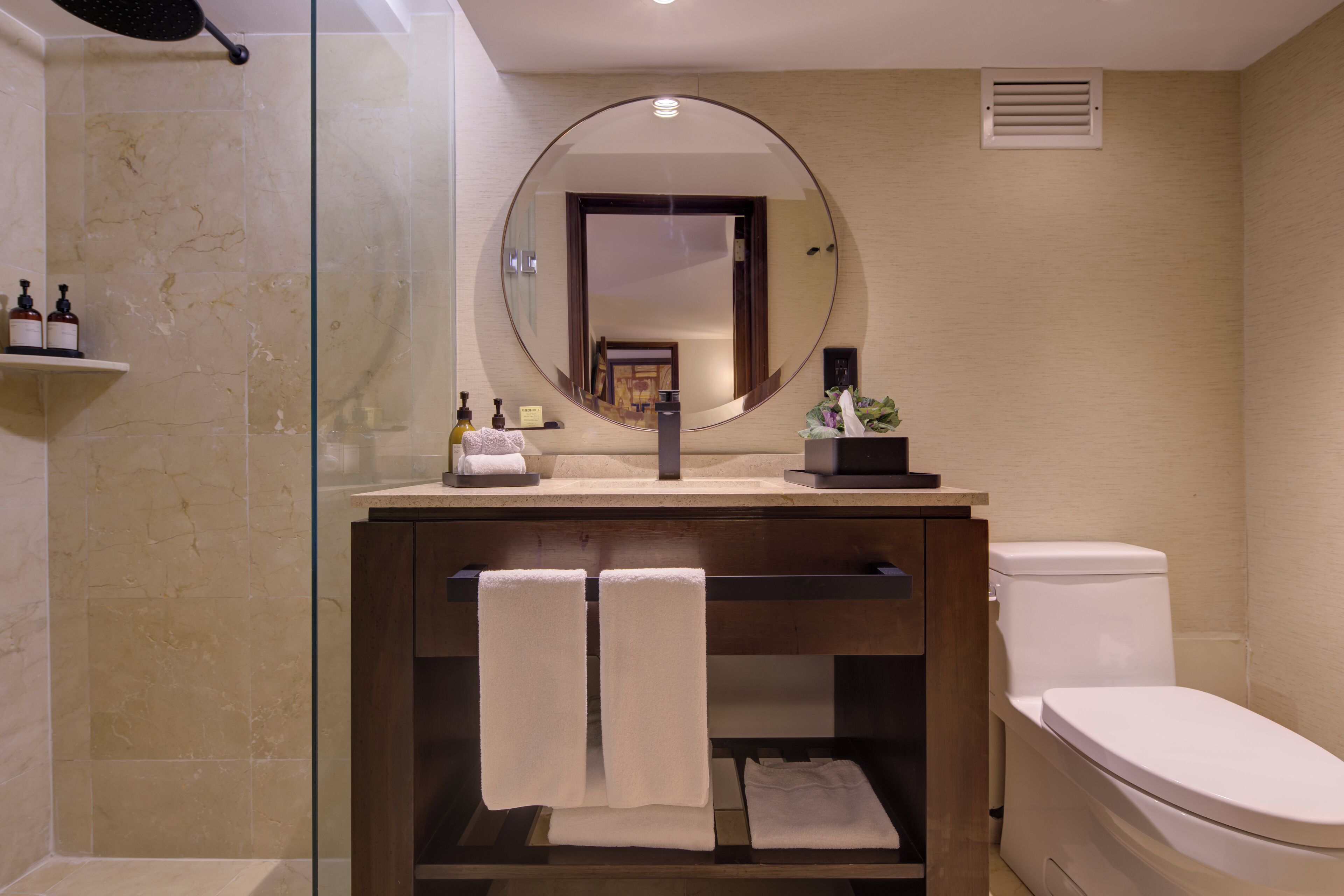 shower, hydromassage showerhead, free toiletries, hair dryer