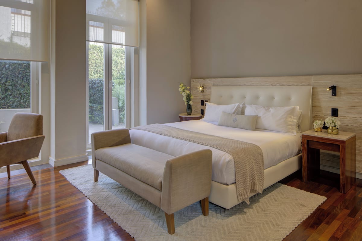 Habitación estándar, 1 cama King size | Sábanas de algodón egipcio, ropa de cama de alta calidad y edredón