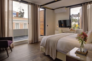 Design Double Room | Egyptian cotton sheets, premium bedding, down duvets, in-room safe