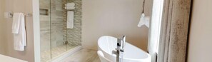 Luxury Suite | Bathroom | Separate tub and shower, deep soaking tub, free toiletries