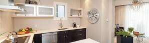 Luxury Suite | Private kitchen | Full-size fridge, microwave, stovetop, dishwasher - Suite 76 (Waterloo)