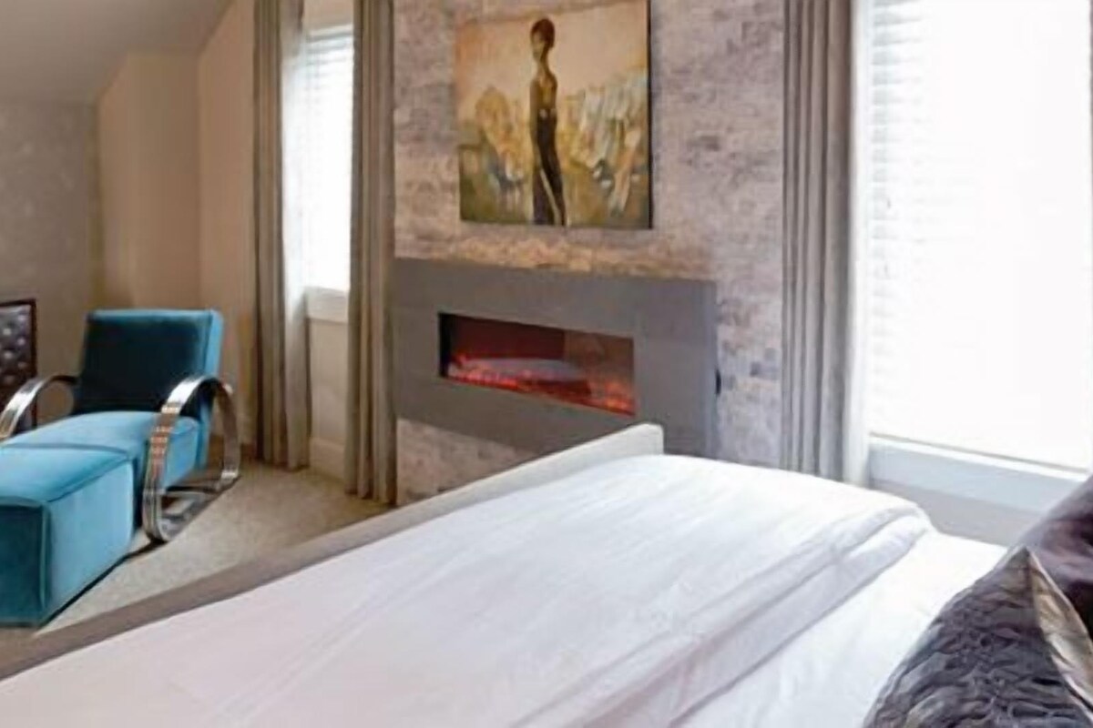 Luxury Suite | 1 bedroom, premium bedding, minibar, free WiFi