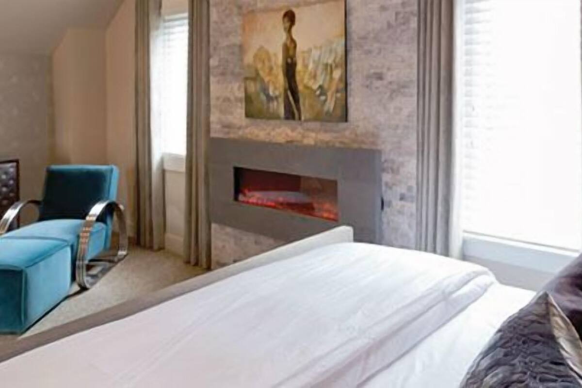 Luxury Suite | 1 bedroom, premium bedding, minibar, free WiFi