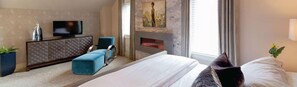 Luxury Suite | 1 bedroom, premium bedding, minibar, free WiFi