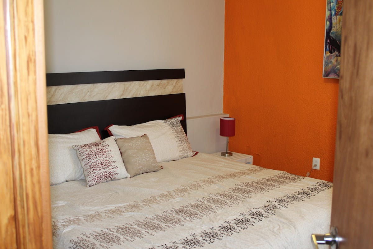 Panorama kamer, 1 kingsize bed, privébadkamer, uitzicht op stad | Verduisterende gordijnen, gratis wifi