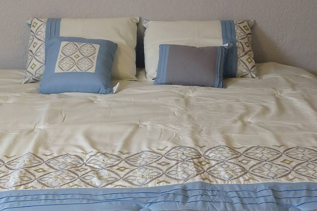 Panorama tweepersoonskamer, 1 kingsize bed | Verduisterende gordijnen, gratis wifi