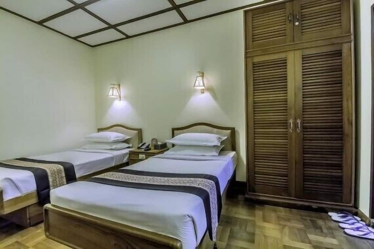 Minibar, desk, iron/ironing board, free WiFi