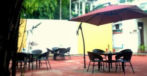 Breakfast, lunch, dinner served; local and international cuisine - Hotel Inya (Yangon)