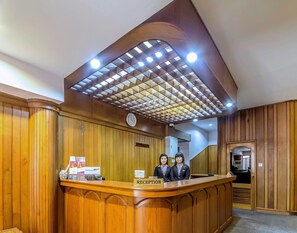 Reception - Hotel Inya (Yangon)