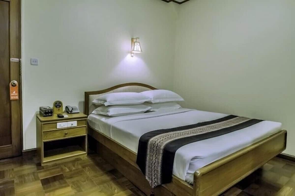 Minibar, desk, iron/ironing board, free WiFi