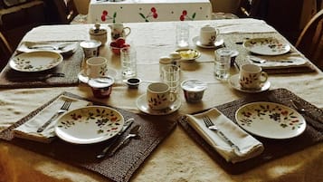 Free daily cooked-to-order breakfast