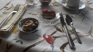 A table set for breakfast with a scenic mountain view. - Homer Stay and Play (Homer)