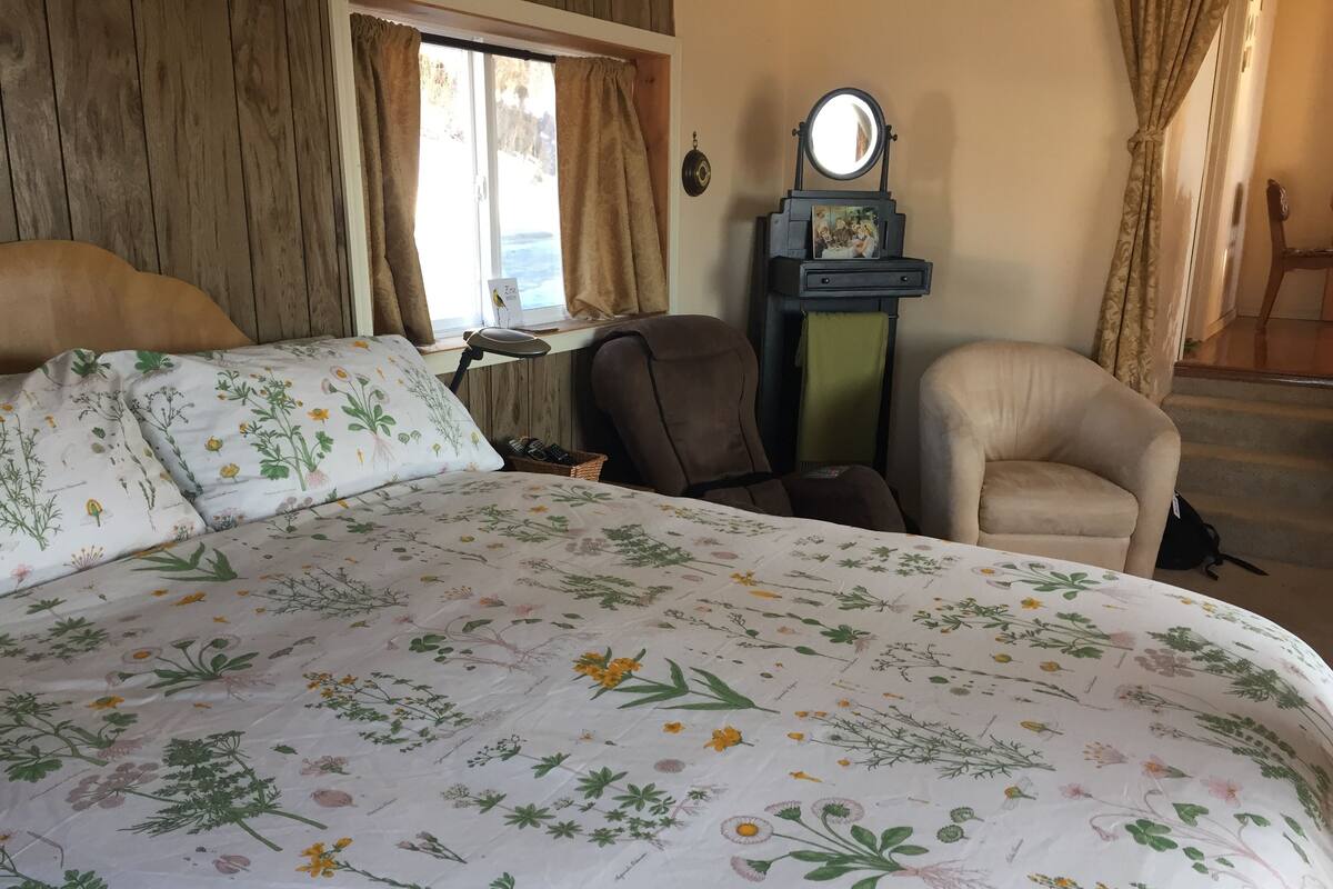 Panoramic Studio Suite, 1 Bedroom, Ocean View, Ground Floor | Premium bedding, down comforters, laptop workspace, blackout drapes