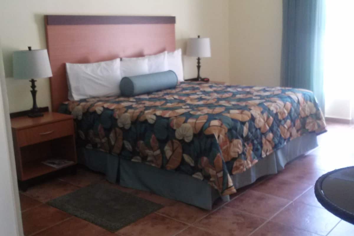 Standaard kamer, 1 kingsize bed | Verduisterende gordijnen, een strijkplank/strijkijzer, beddengoed