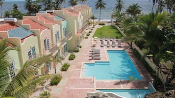 Gần bãi biển