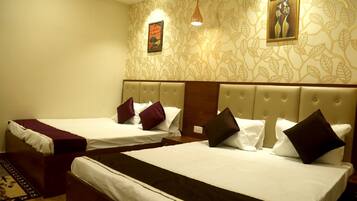 Family Room | Individually decorated, individually furnished, soundproofing, free WiFi