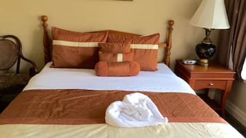 Standard Room, 1 Queen Bed | Iron/ironing board, free WiFi