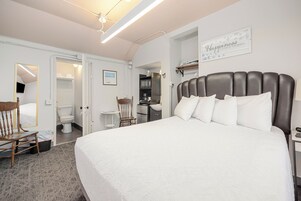 Single Queen | Free WiFi, bed sheets