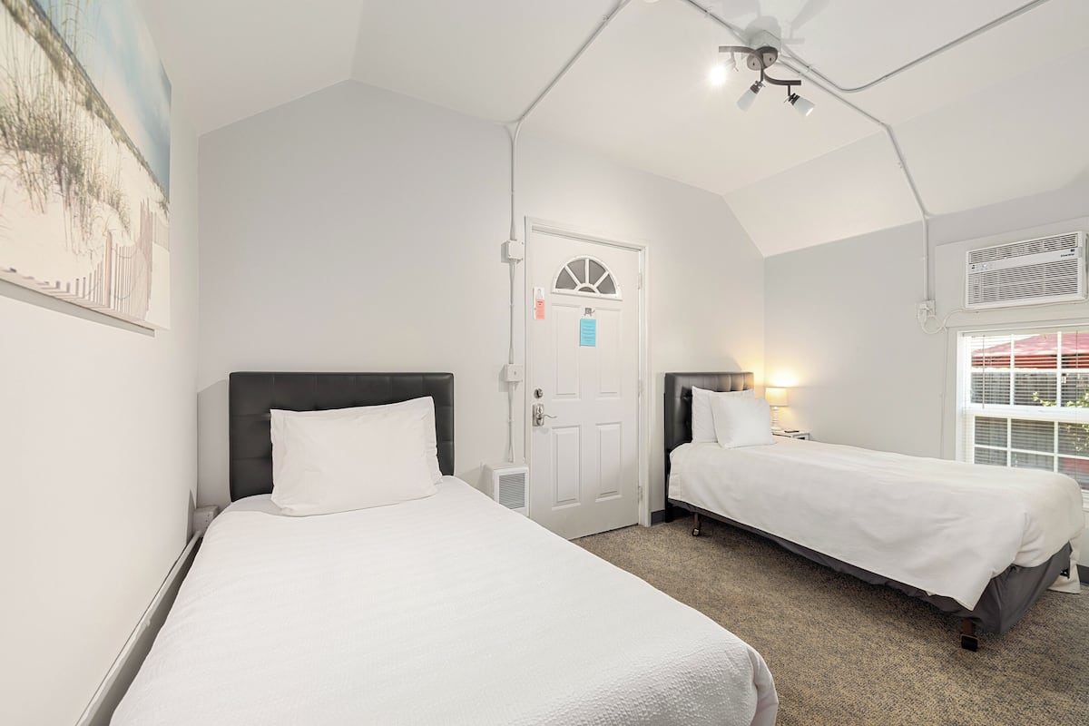 Double Twin | Free WiFi, bed sheets