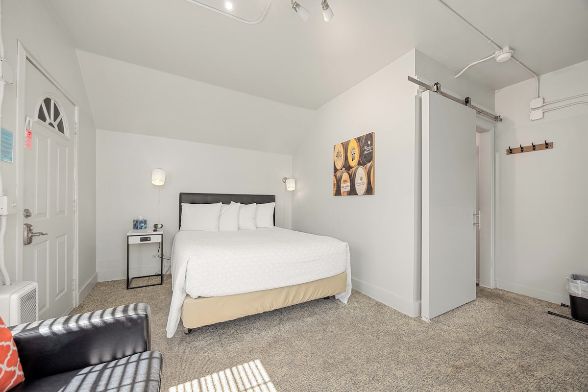 Basic Single Room, 1 Queen Bed with Sofa bed, Refrigerator & Microwave | Free WiFi, bed sheets