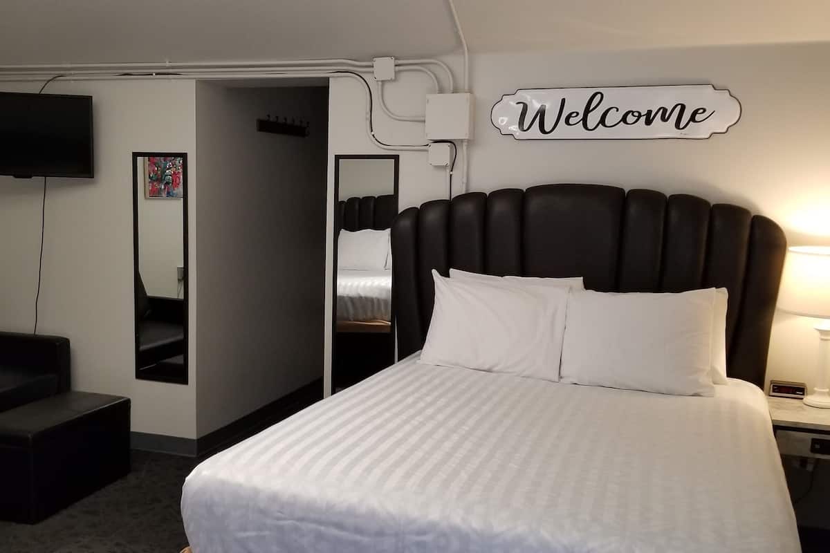 Habitación, varias camas, frigorífico y microondas | Wifi gratis y ropa de cama