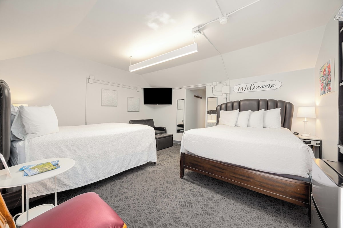 Room, Multiple Beds, Refrigerator & Microwave | Free WiFi, bed sheets