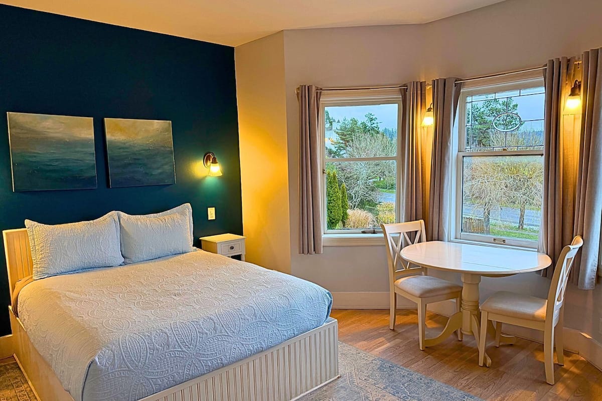 Habitación, 1 cama de matrimonio | Tabla de planchar con plancha, wifi gratis, ropa de cama