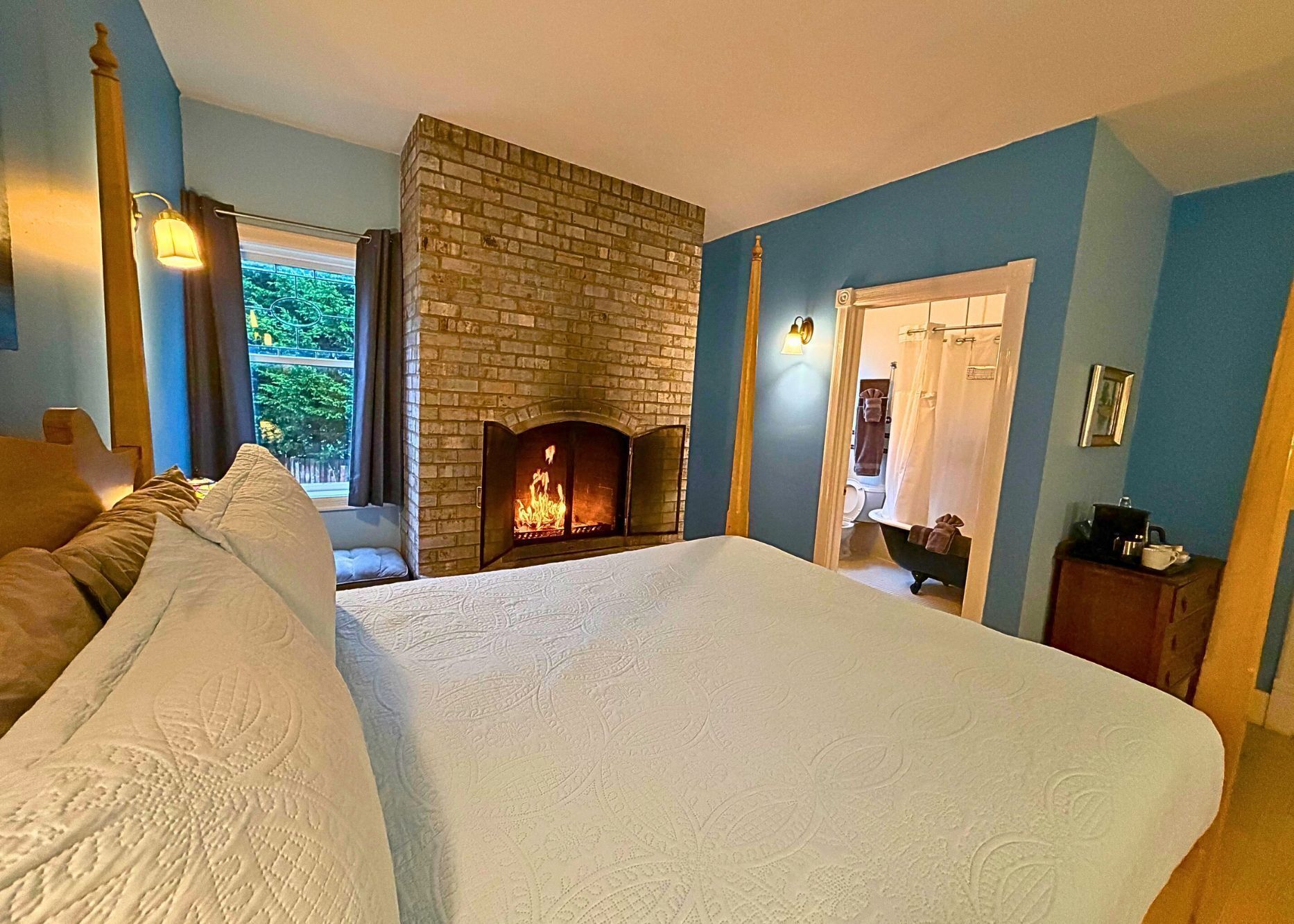 Habitación, 1 cama de matrimonio | Tabla de planchar con plancha, wifi gratis, ropa de cama