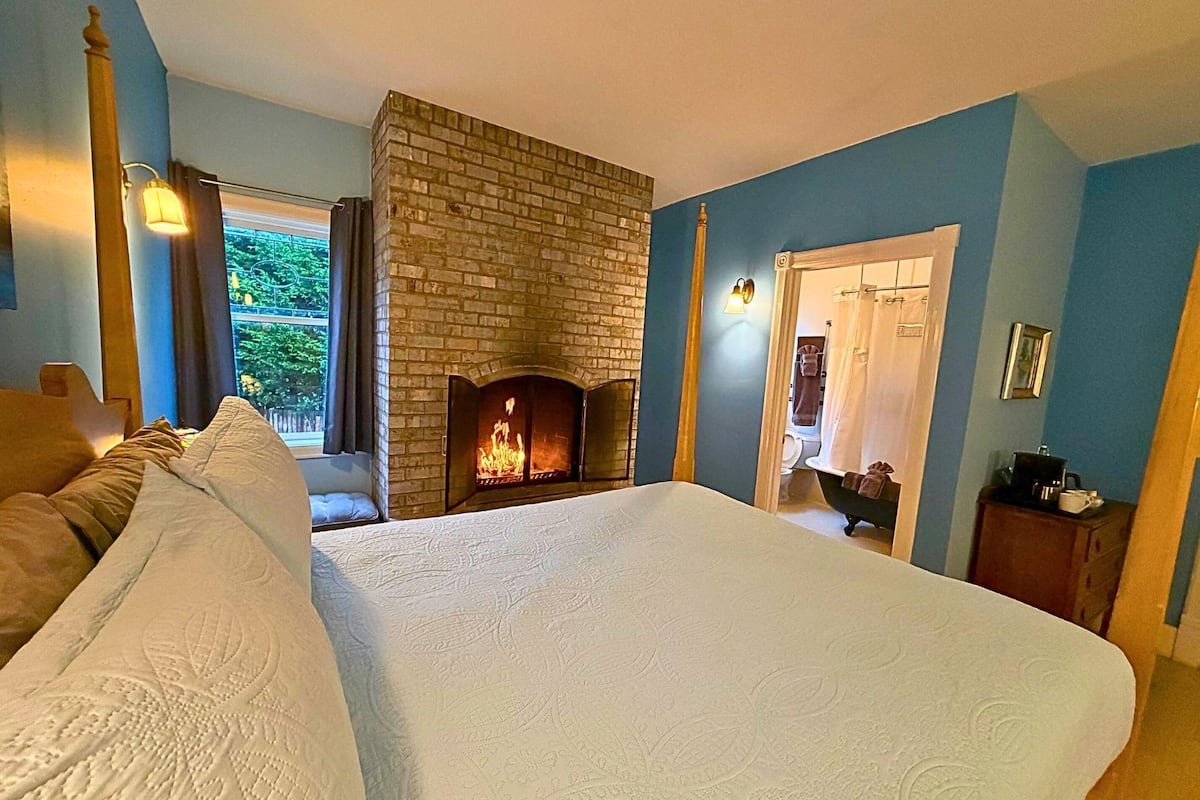 Habitación, 1 cama de matrimonio | Tabla de planchar con plancha, wifi gratis, ropa de cama