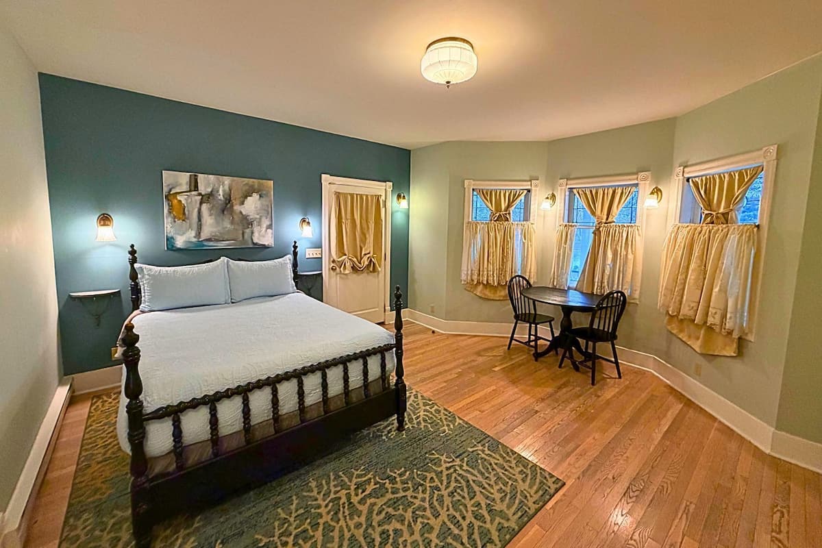 Habitación, 1 cama de matrimonio | Tabla de planchar con plancha, wifi gratis, ropa de cama