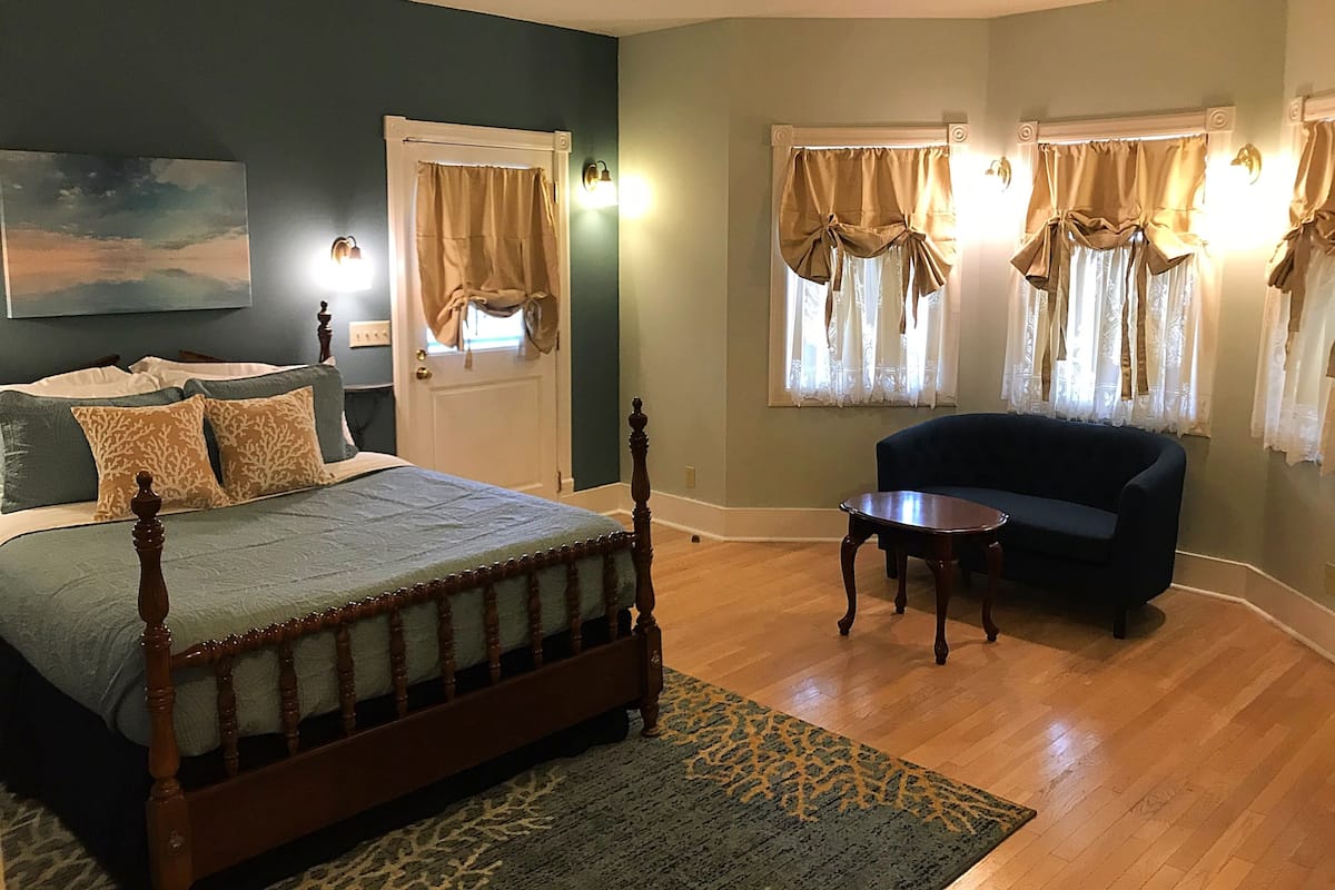 ROOM ONE | 1 bedroom, iron/ironing board, free WiFi, bed sheets