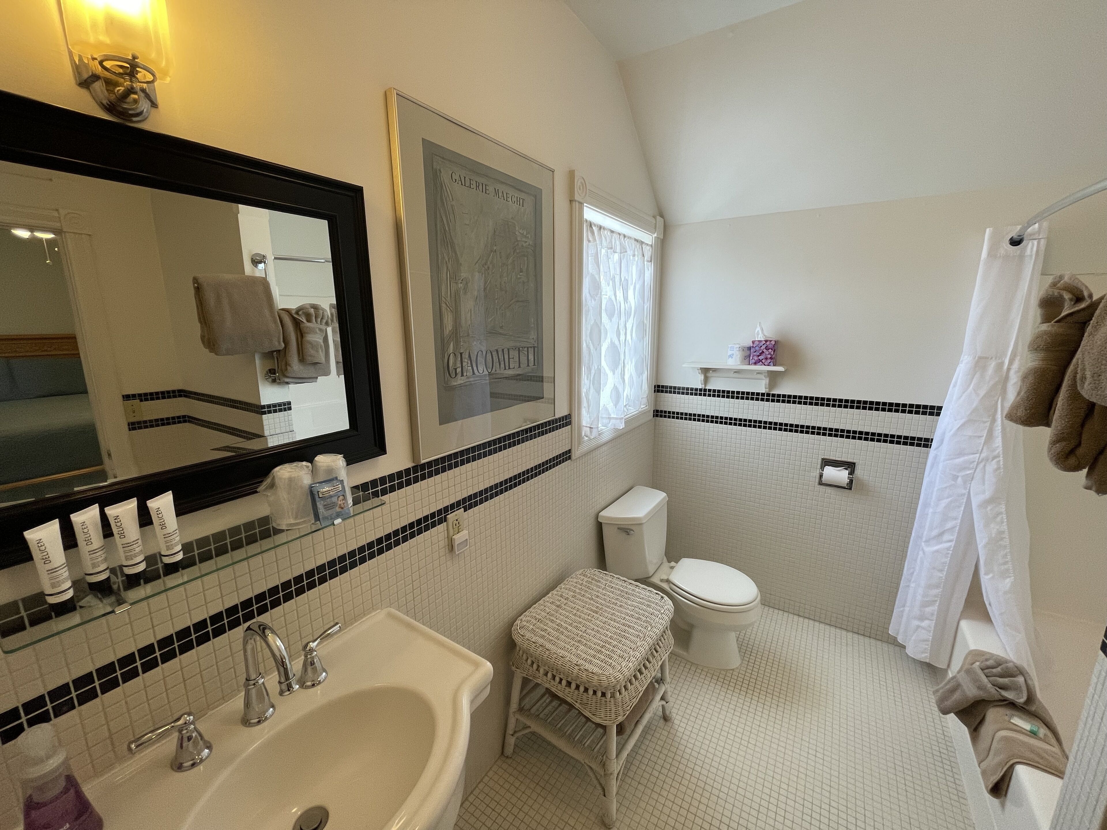 room eight | bathroom | combined shower/bathtub, deep-soaking bathtub, free toiletries