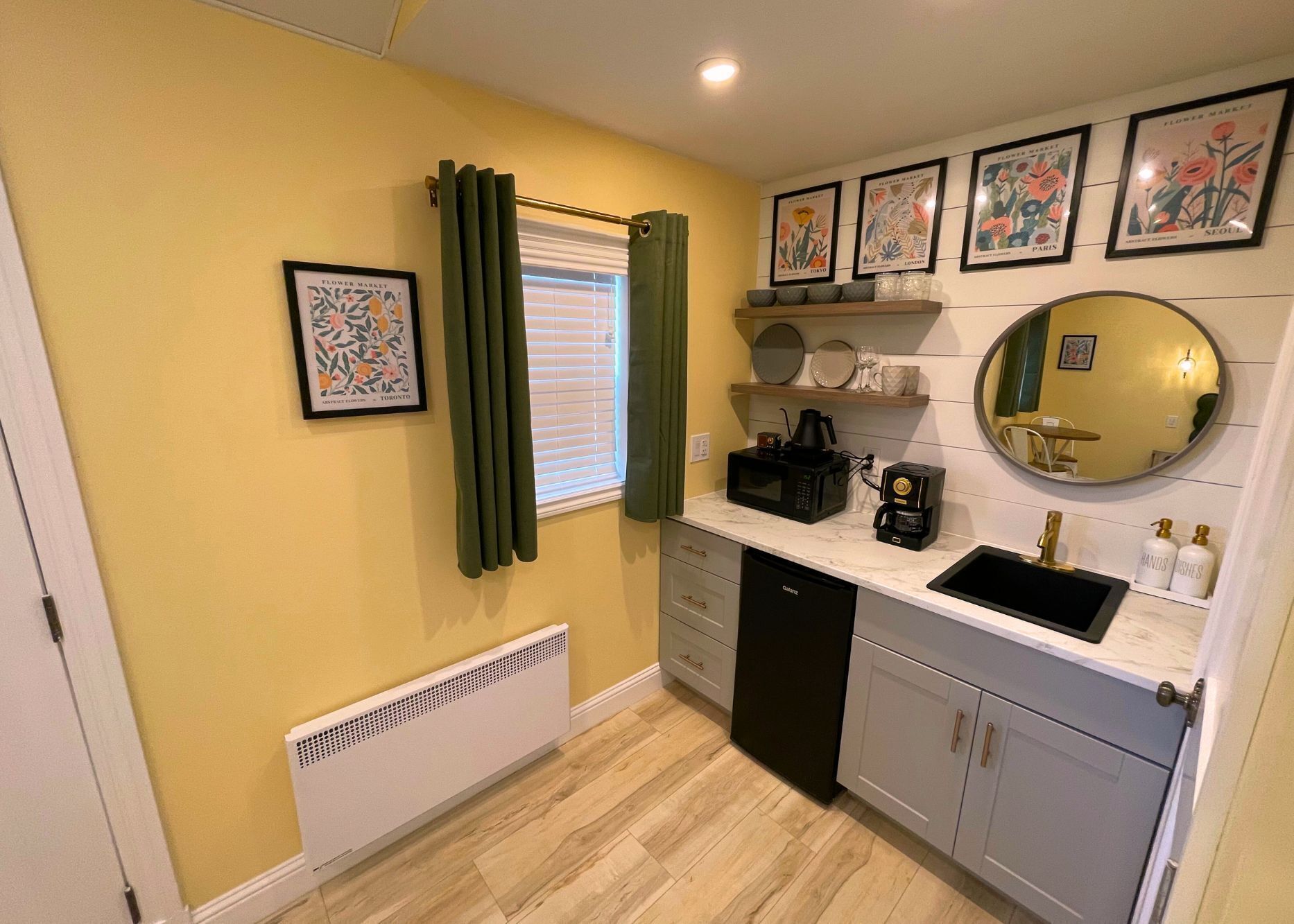 cottage two | 1 bedroom, iron/ironing board, free wifi, bed sheets