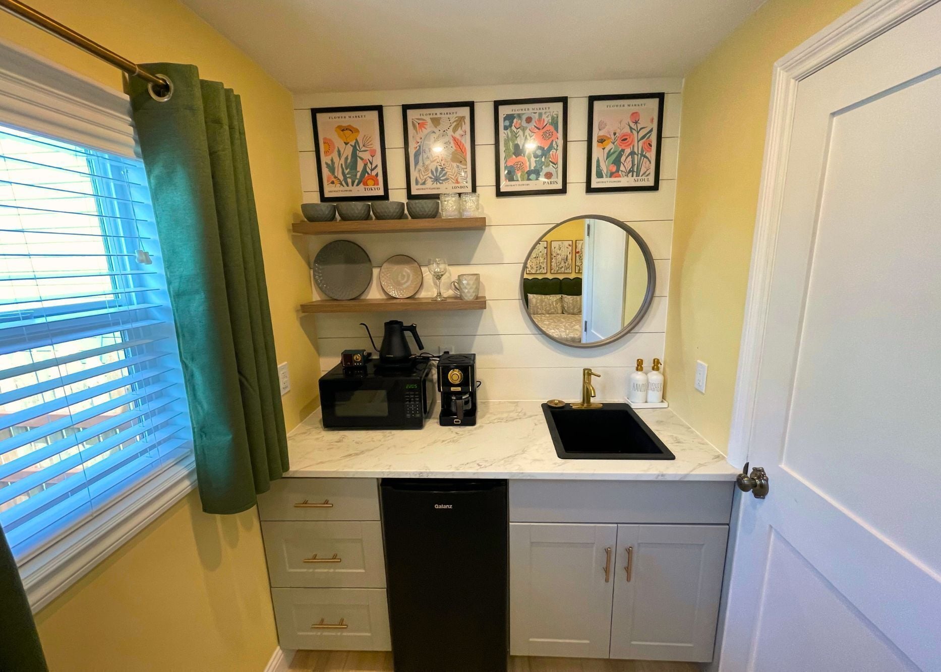 cottage two | 1 bedroom, iron/ironing board, free wifi, bed sheets