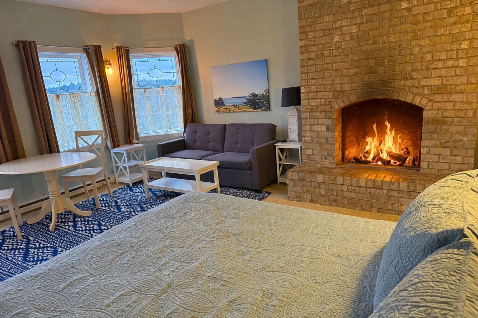 Camera, 1 letto king | Ferro/asse da stiro, Wi-Fi gratuito, lenzuola