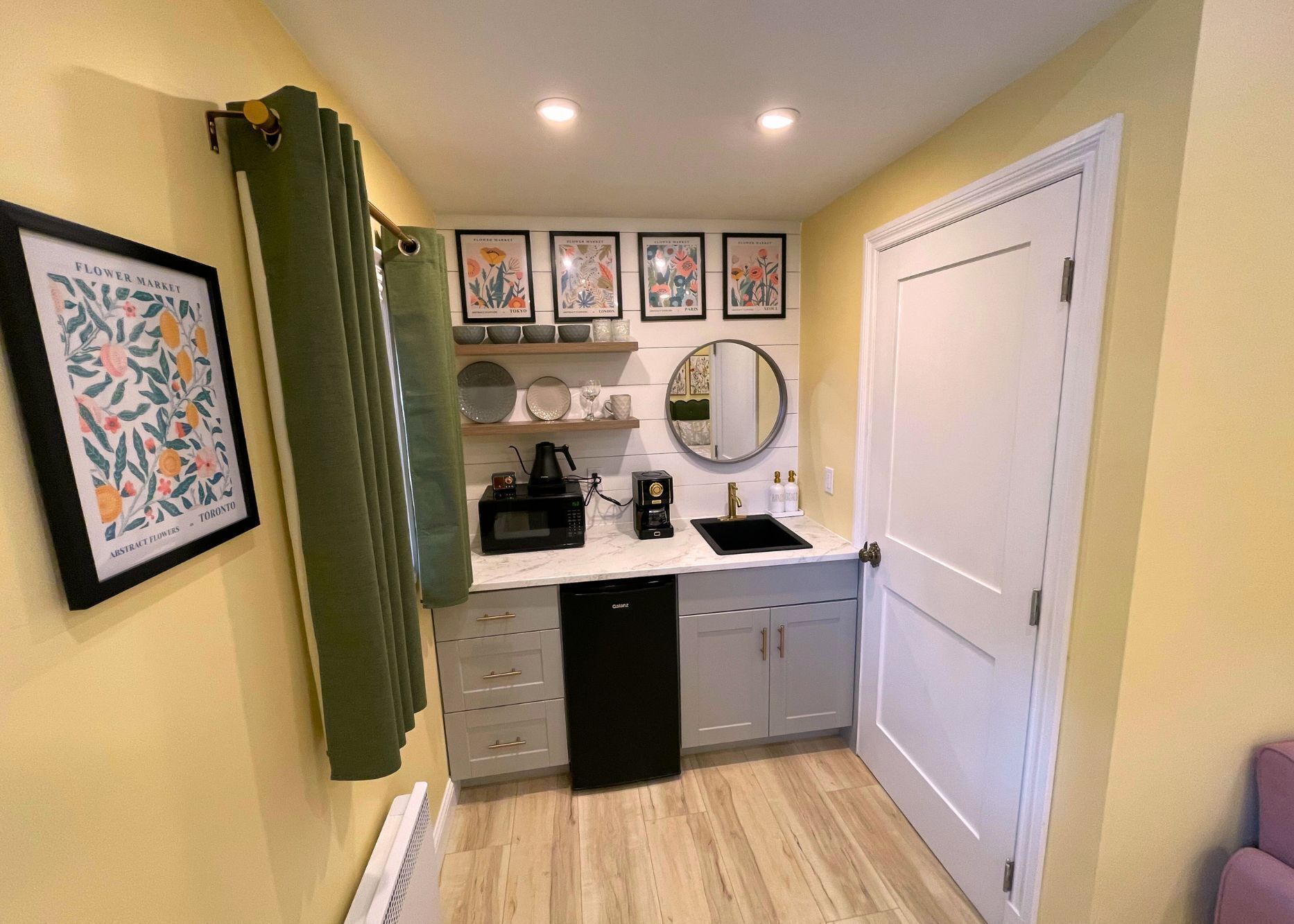 cottage two | 1 bedroom, iron/ironing board, free wifi, bed sheets