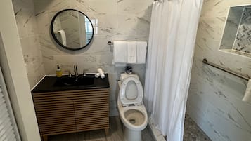 Deluxe Cottage | Bathroom