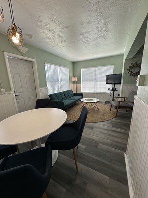 Living area - Breezy Palms Resort (Islamorada)