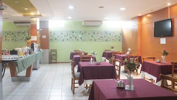 Free daily buffet breakfast