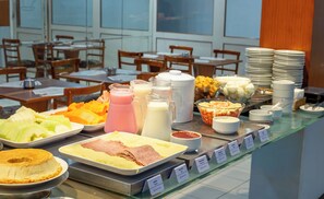Free daily buffet breakfast - Rede Andrade Real (Teresina)