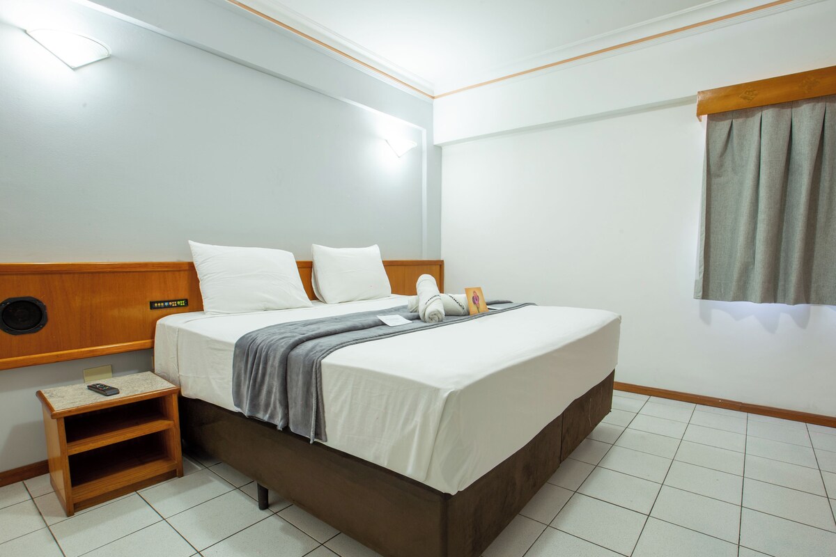 Apto Standard Casal | Minibar, desk, WiFi (free), bed sheets