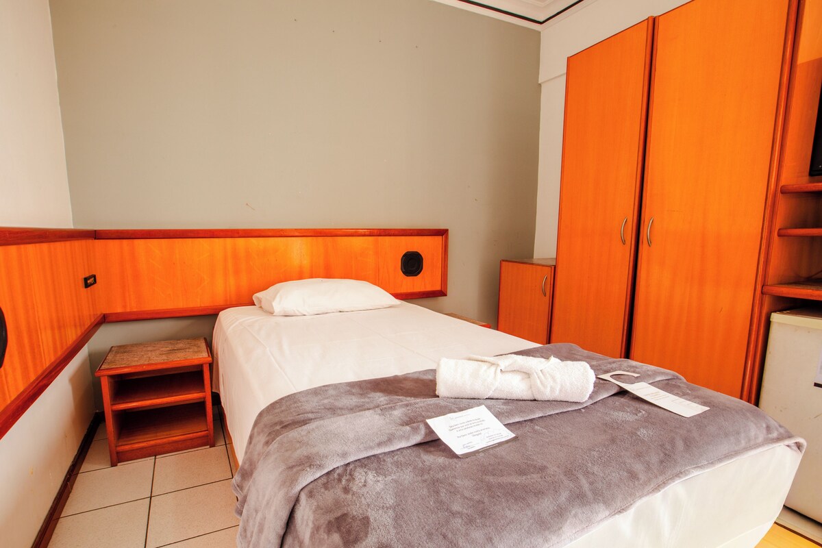 Apto Standard Single | Minibar, desk, WiFi (free), bed sheets