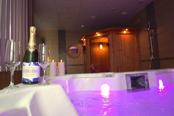 Apartment, Ensuite | Spa | Hot tub
