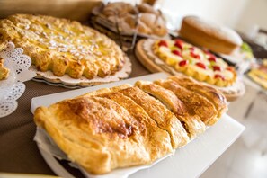Breakfast buffet - Agriturismo Ca' La Pergola (Verona)