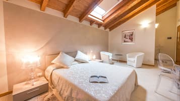 Gebar bulu kapas, meja, kalis bunyi, katil lipat simpan/tambahan