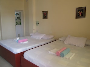 Familjerum | Skrivbord, mörkläggningsgardiner, extrasängar och gratis wi-fi