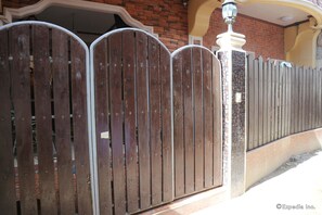 Exterior - AJ Travellers Inn (Boracay Island)