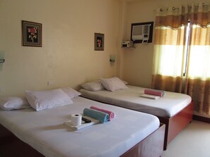 Desk, blackout curtains, rollaway beds, free WiFi - AJ Travellers Inn (Boracay Island)
